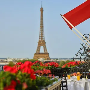 plaza-athenee.fr-paris.fr/